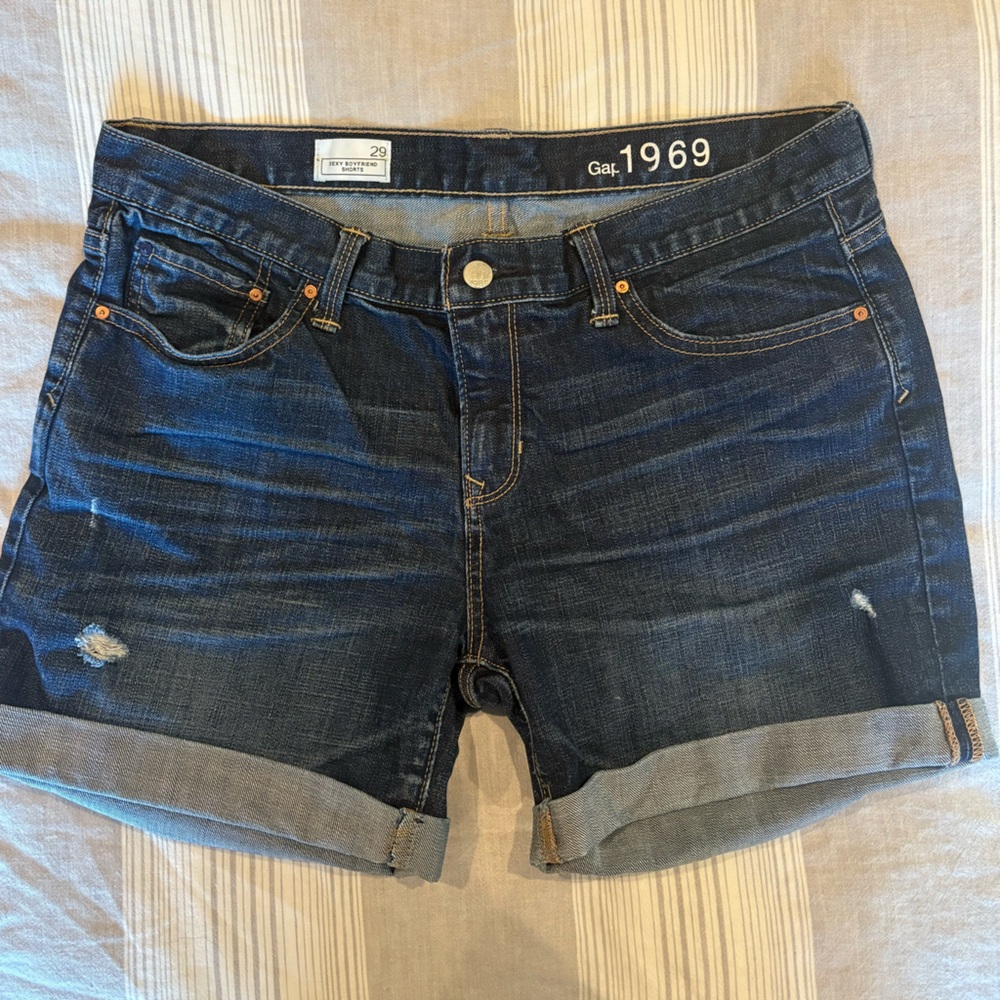 GAP Sexy Boyfriend Denim Shorts- mid rise